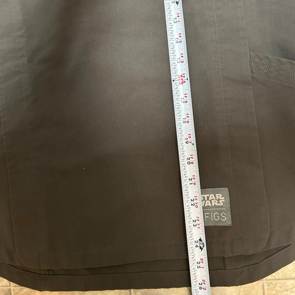 🌟 Figs x Star Wars Limited Edition Grey Scrub Top ! 🌟 - Picture 6 of 7